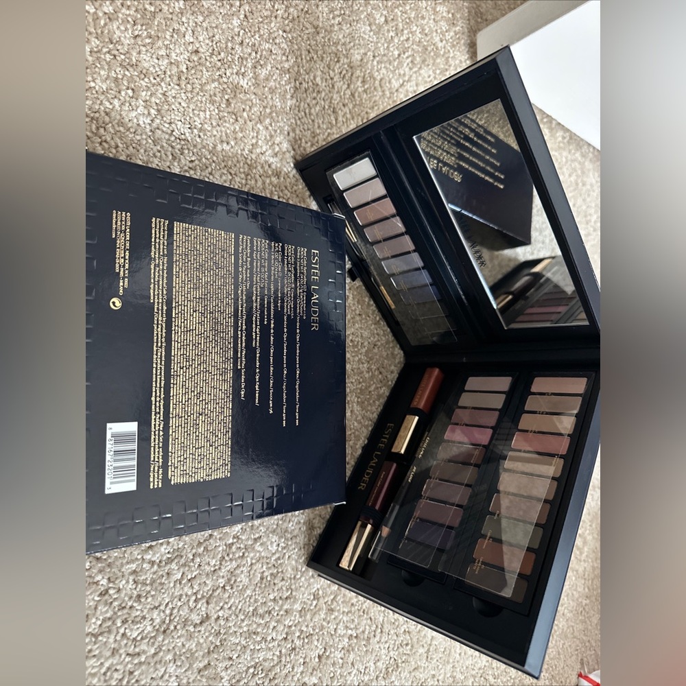 Estée Lauder Makeup Set, NEW, Opened Just To Take Pictures.